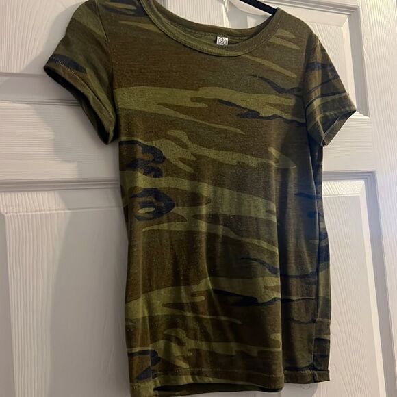 Alternative Apparel Size Small LIKE NEW TShirt - Camoflauge T Shirt - Soft T - Picture 1 of 4